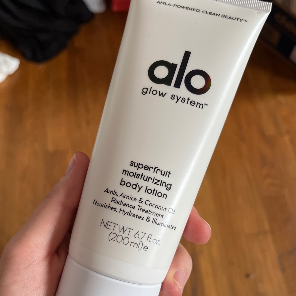 Alo Glow System Superfruit Moisturizing Body Lotion